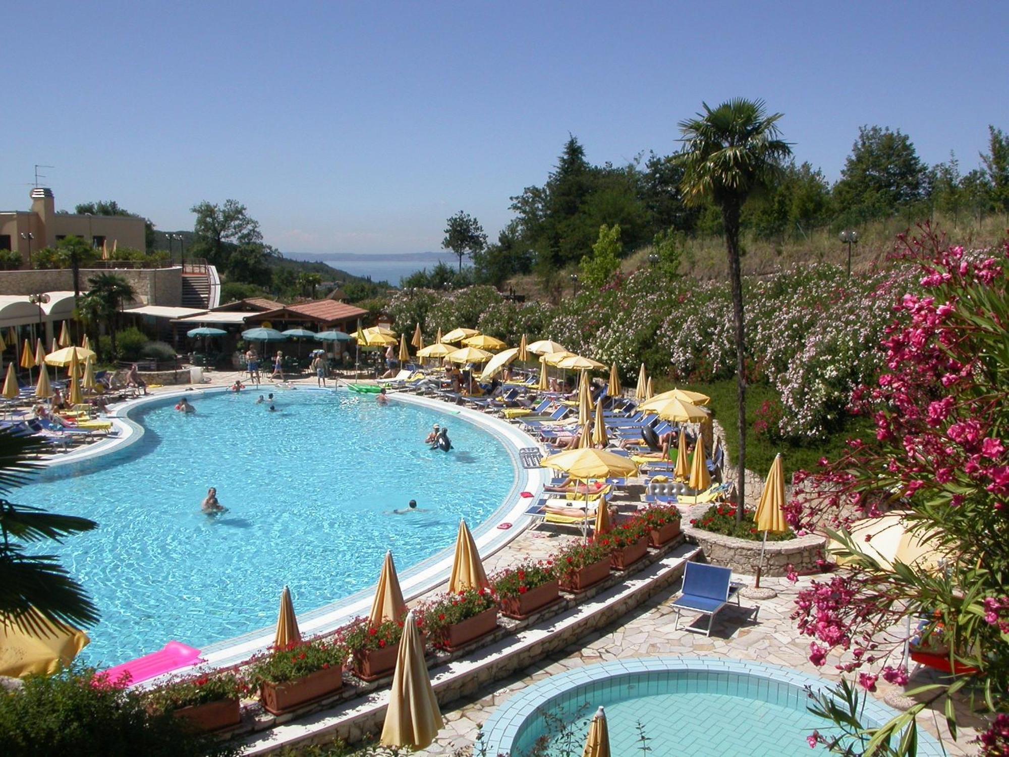 Le Torri Del Garda Familyspa Resort Торри-дель-Бенако Экстерьер фото