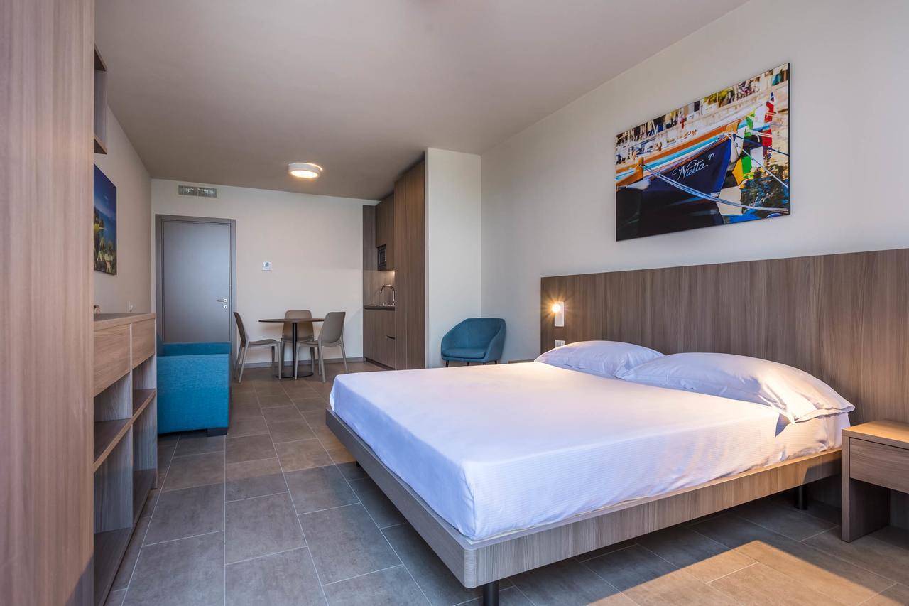 Le Torri Del Garda Familyspa Resort Торри-дель-Бенако Экстерьер фото