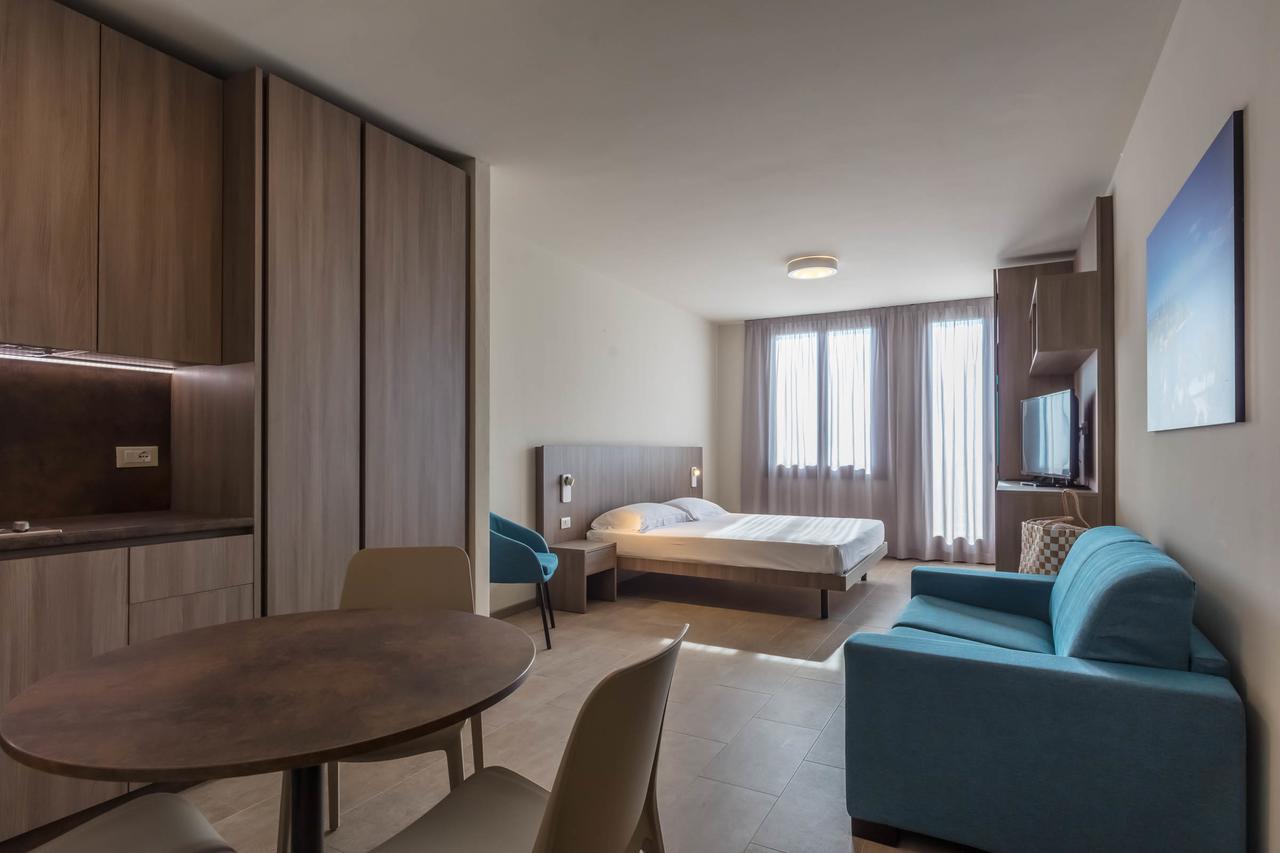 Le Torri Del Garda Familyspa Resort Торри-дель-Бенако Экстерьер фото