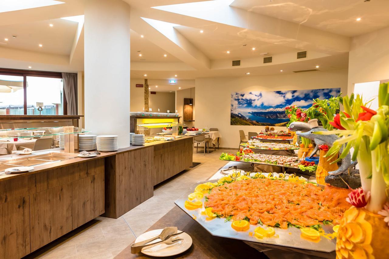 Le Torri Del Garda Familyspa Resort Торри-дель-Бенако Экстерьер фото