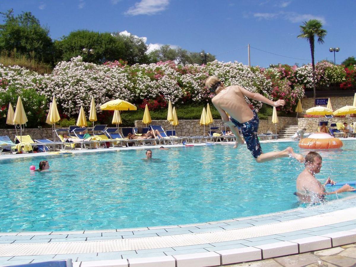 Le Torri Del Garda Familyspa Resort Торри-дель-Бенако Экстерьер фото