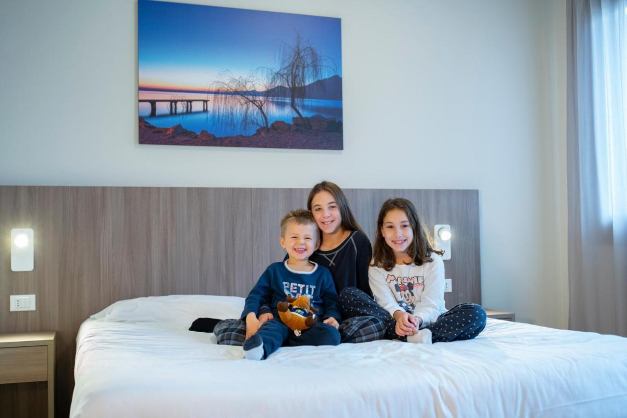 Le Torri Del Garda Familyspa Resort Торри-дель-Бенако Экстерьер фото